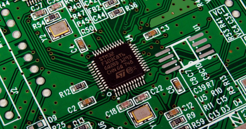 Raadiosageduslik (RF) PCBA disain: antennide, filtrite ja ülekandeliinide optimeerimine